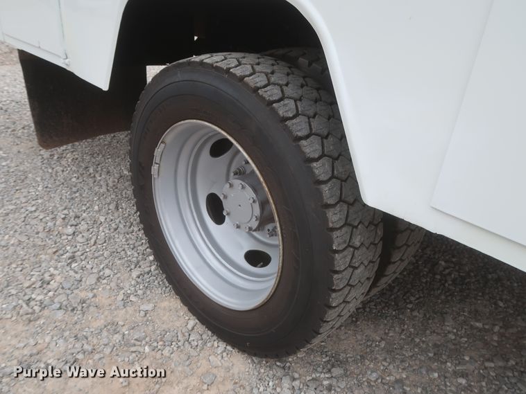 image for item IO9164 2007 Ford F550 Super Duty XL  bucket truck