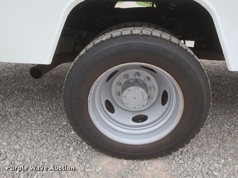 image for item IO9164 2007 Ford F550 Super Duty XL  bucket truck