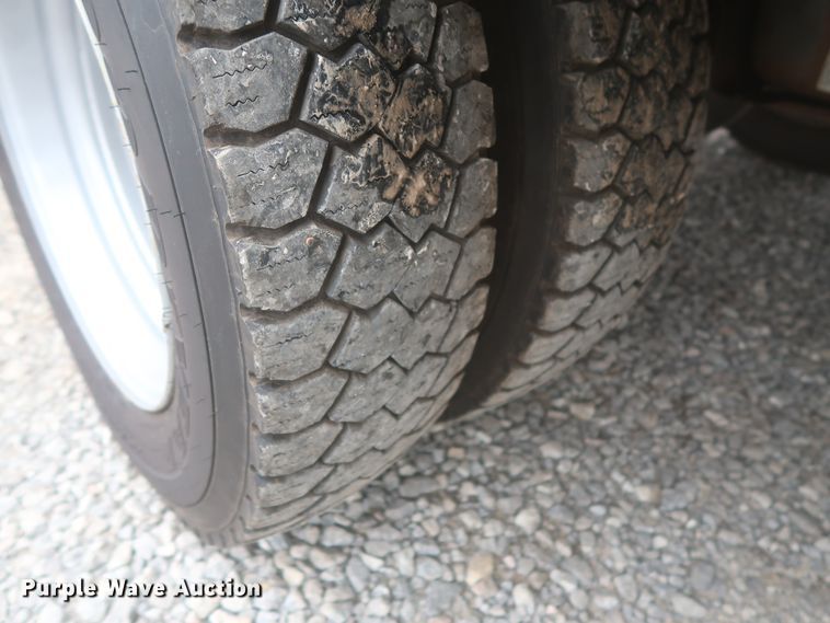 image for item IO9164 2007 Ford F550 Super Duty XL  bucket truck