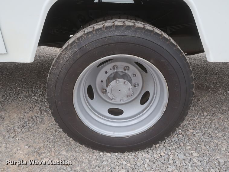 image for item IO9164 2007 Ford F550 Super Duty XL  bucket truck