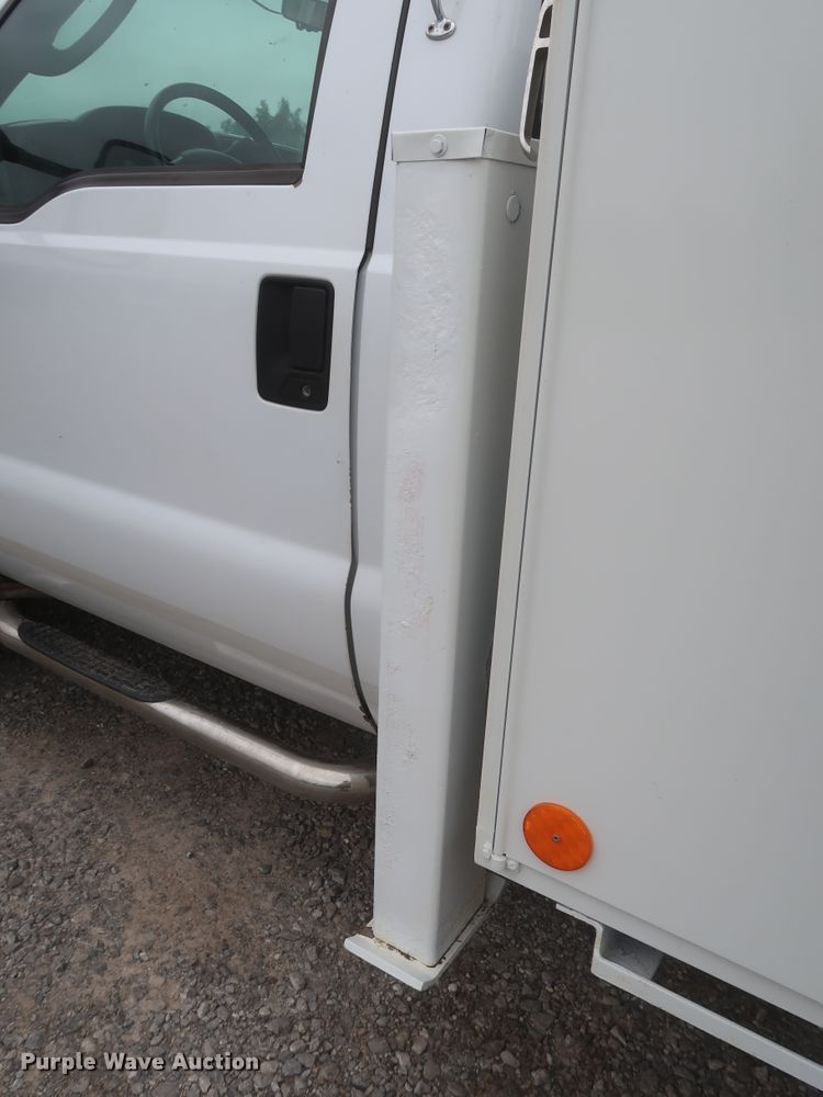 image for item IO9164 2007 Ford F550 Super Duty XL  bucket truck