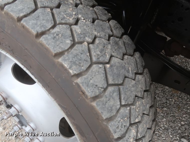 image for item IO9164 2007 Ford F550 Super Duty XL  bucket truck