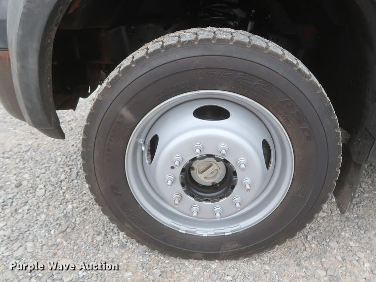 image for item IO9164 2007 Ford F550 Super Duty XL  bucket truck