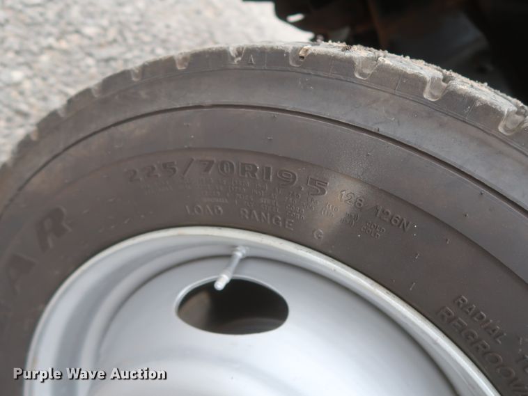 image for item IO9164 2007 Ford F550 Super Duty XL  bucket truck