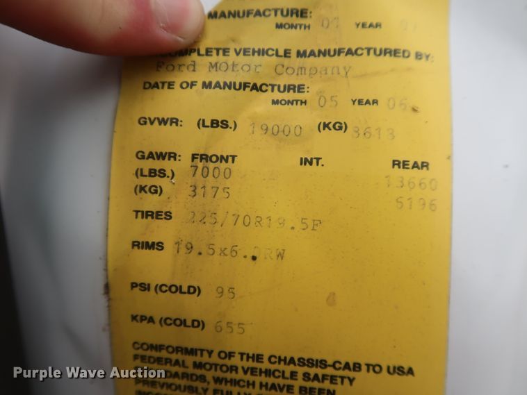 image for item IO9164 2007 Ford F550 Super Duty XL  bucket truck