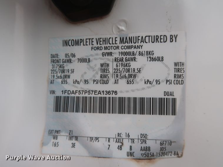 image for item IO9164 2007 Ford F550 Super Duty XL  bucket truck