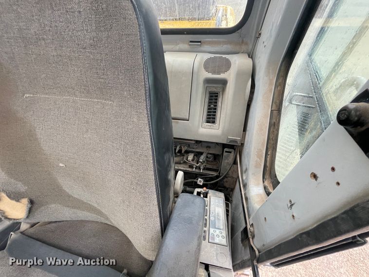 image for item IR9500 2002 Kobelco SK480LC  excavator