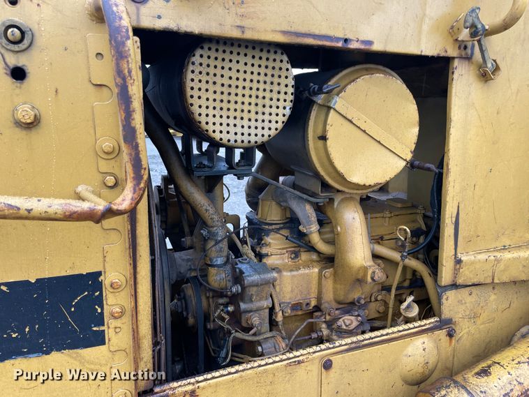 image for item IR9505 1993 Caterpillar D4H  dozer