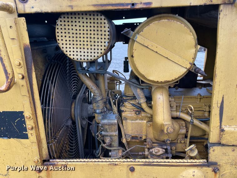 image for item IR9505 1993 Caterpillar D4H  dozer