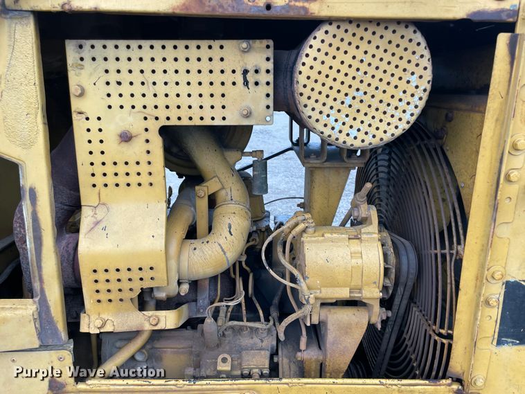 image for item IR9505 1993 Caterpillar D4H  dozer