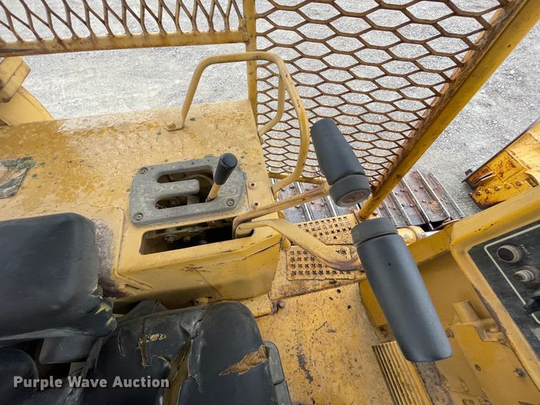 image for item IR9505 1993 Caterpillar D4H  dozer