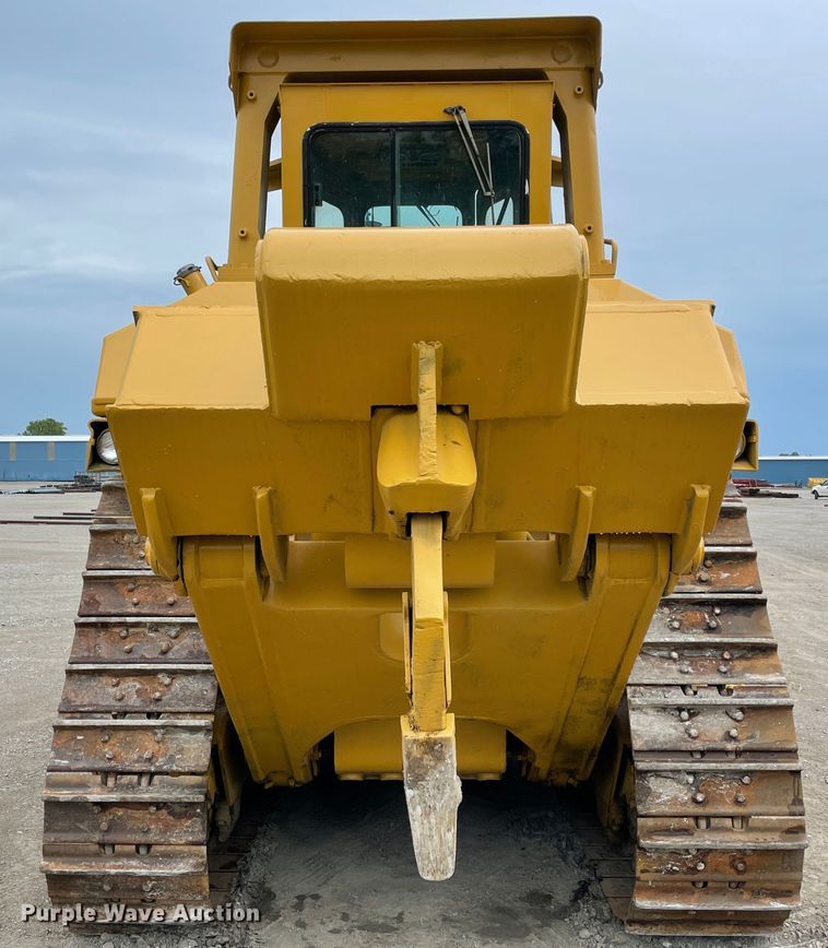 image for item IR9506 1985 Caterpillar D8L  dozer