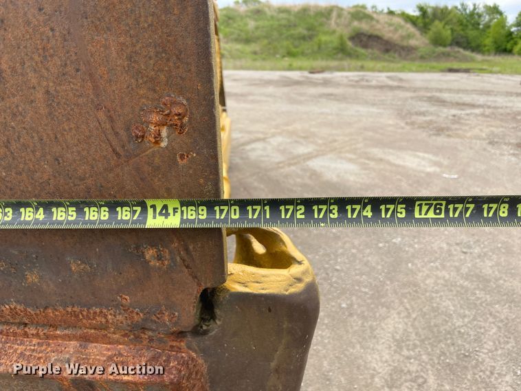 image for item IR9506 1985 Caterpillar D8L  dozer