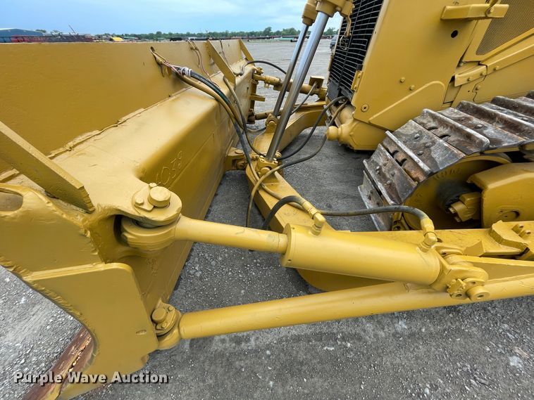 image for item IR9506 1985 Caterpillar D8L  dozer