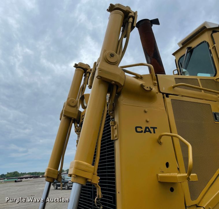 image for item IR9506 1985 Caterpillar D8L  dozer