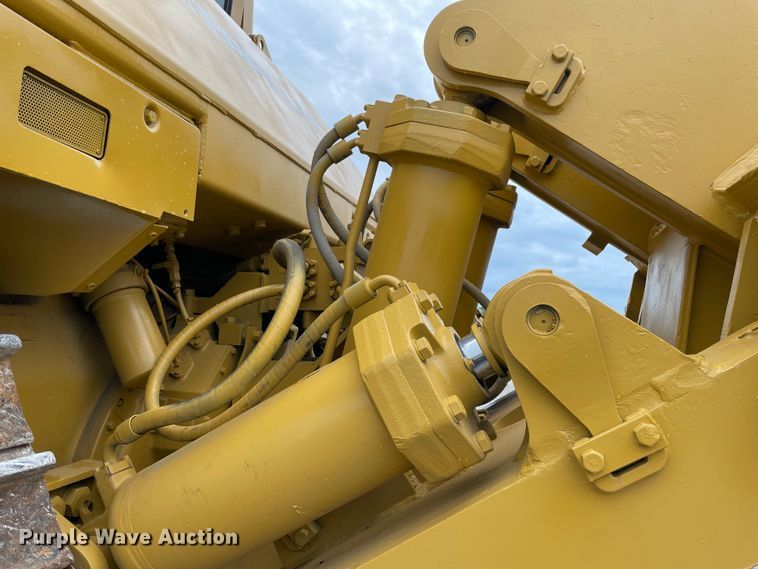 image for item IR9506 1985 Caterpillar D8L  dozer