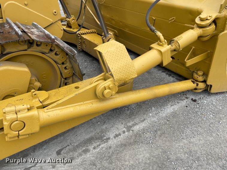 image for item IR9506 1985 Caterpillar D8L  dozer