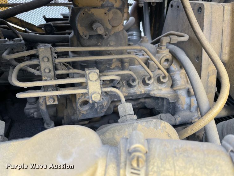 image for item IR9506 1985 Caterpillar D8L  dozer