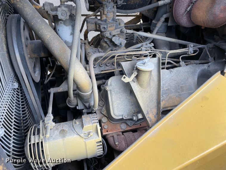 image for item IR9506 1985 Caterpillar D8L  dozer