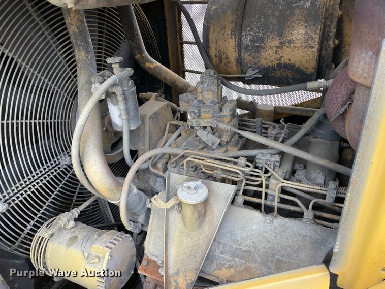 image for item IR9506 1985 Caterpillar D8L  dozer