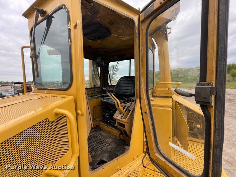 image for item IR9506 1985 Caterpillar D8L  dozer