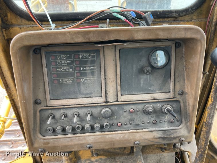 image for item IR9506 1985 Caterpillar D8L  dozer