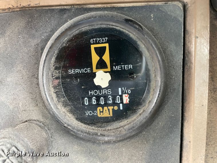 image for item IR9506 1985 Caterpillar D8L  dozer