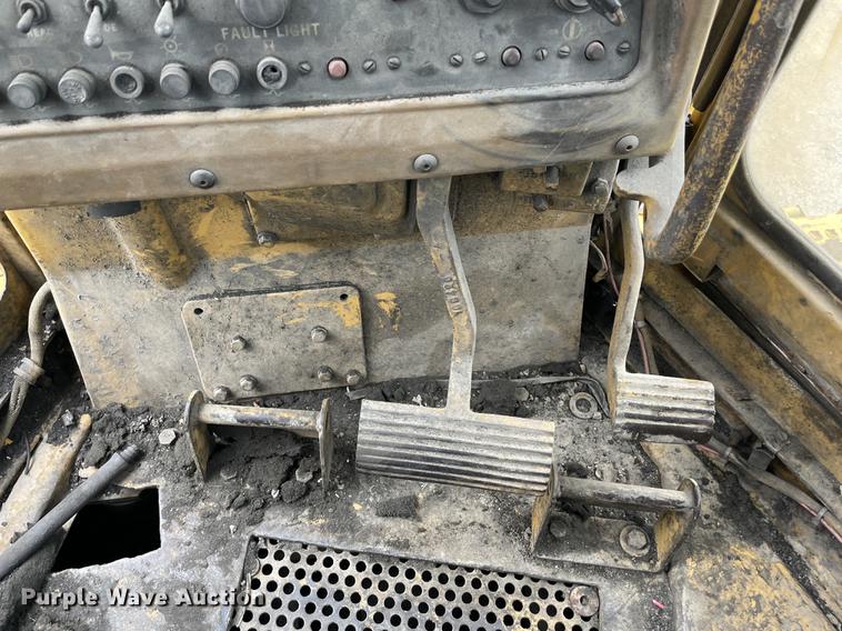 image for item IR9506 1985 Caterpillar D8L  dozer