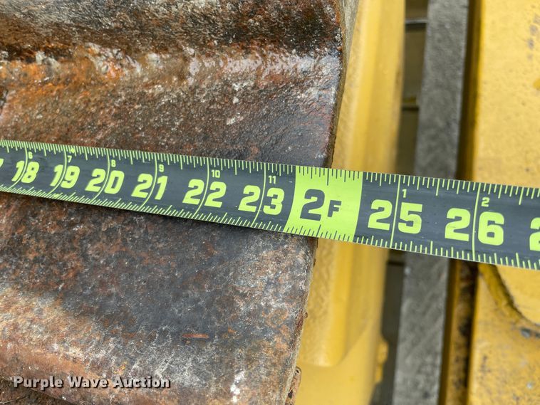 image for item IR9506 1985 Caterpillar D8L  dozer