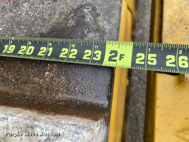 image for item IR9506 1985 Caterpillar D8L  dozer