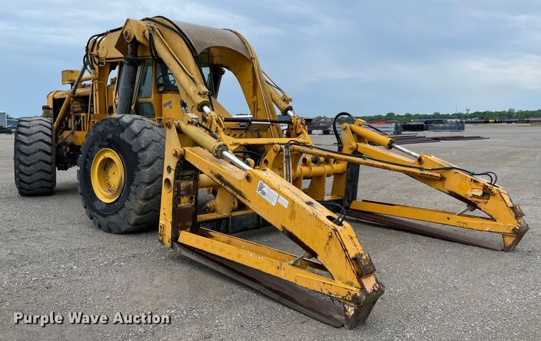 image for item IR9509 1998 Pettibone Cary-lift 304B  material handler