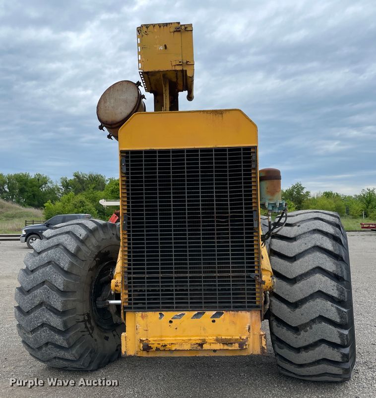 image for item IR9509 1998 Pettibone Cary-lift 304B  material handler