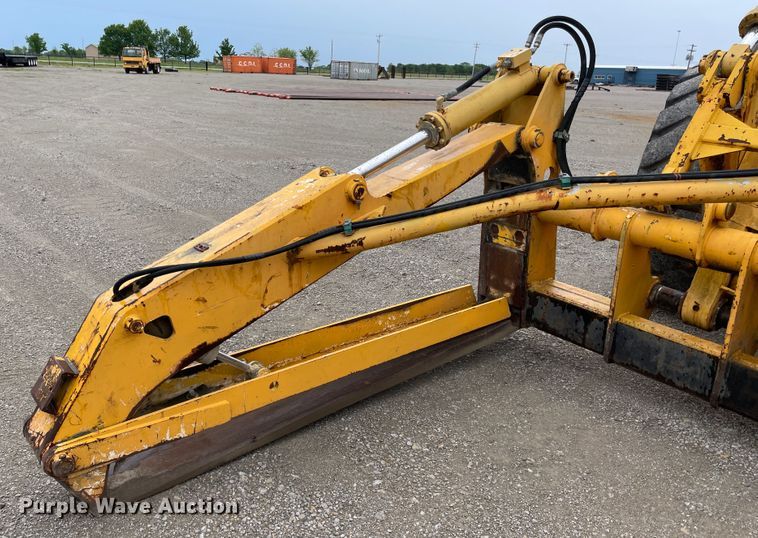 image for item IR9509 1998 Pettibone Cary-lift 304B  material handler