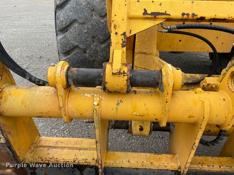 image for item IR9509 1998 Pettibone Cary-lift 304B  material handler