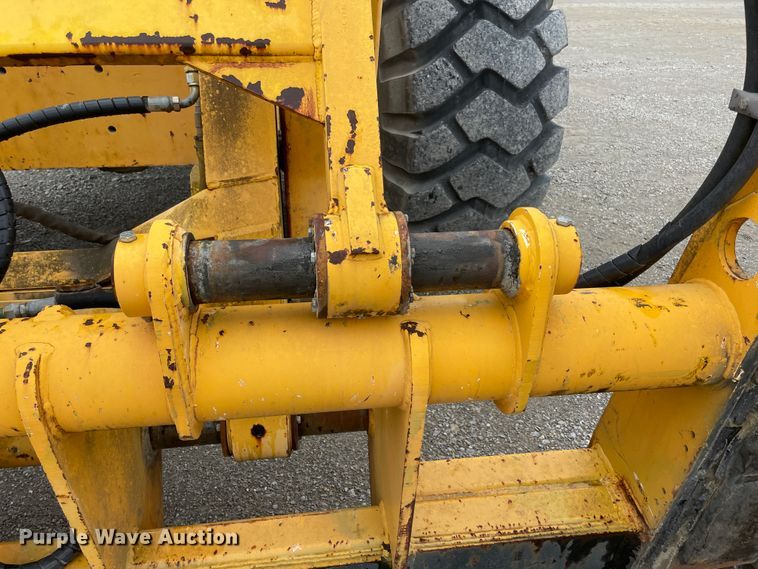 image for item IR9509 1998 Pettibone Cary-lift 304B  material handler