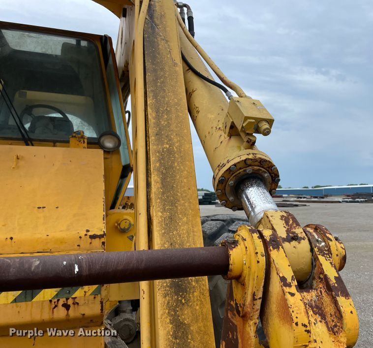 image for item IR9509 1998 Pettibone Cary-lift 304B  material handler