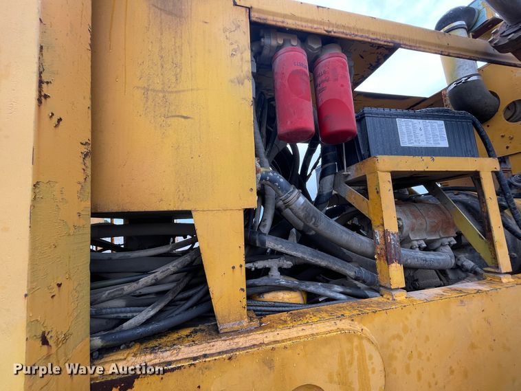 image for item IR9509 1998 Pettibone Cary-lift 304B  material handler