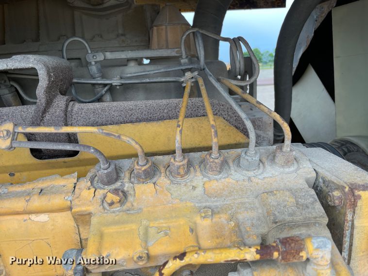 image for item IR9509 1998 Pettibone Cary-lift 304B  material handler