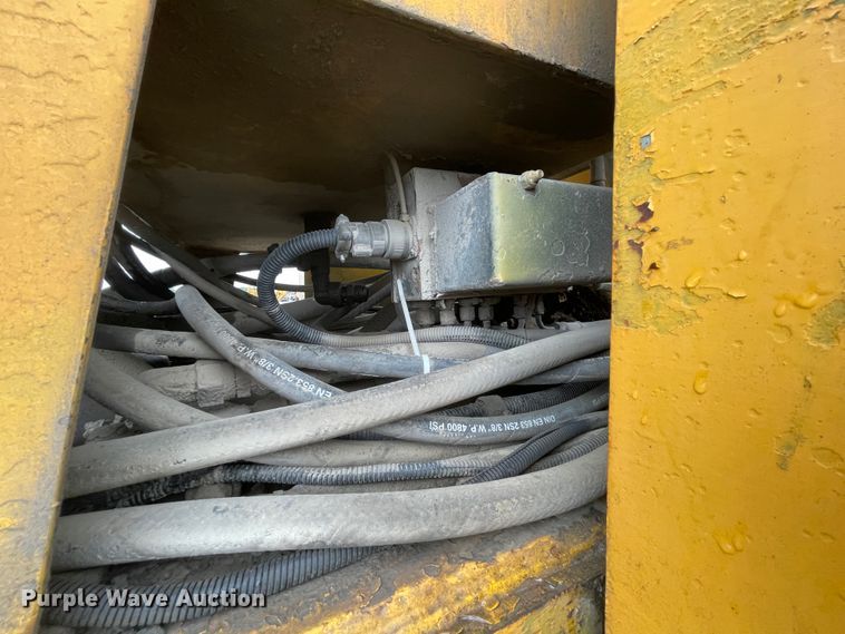 image for item IR9509 1998 Pettibone Cary-lift 304B  material handler