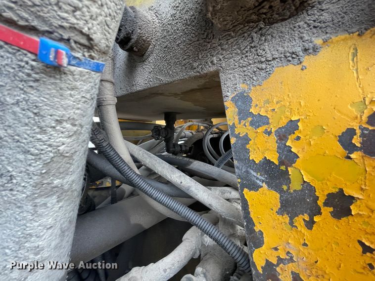 image for item IR9509 1998 Pettibone Cary-lift 304B  material handler