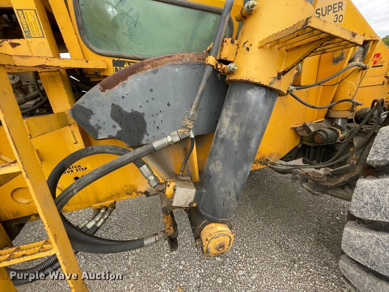 image for item IR9509 1998 Pettibone Cary-lift 304B  material handler