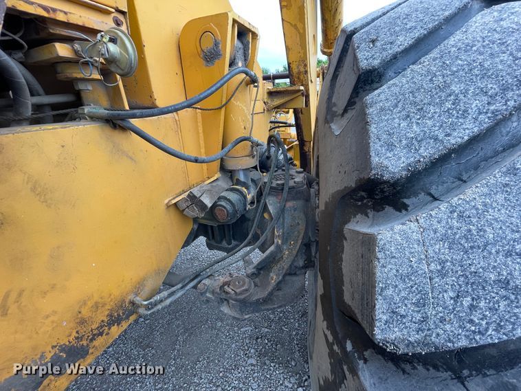 image for item IR9509 1998 Pettibone Cary-lift 304B  material handler