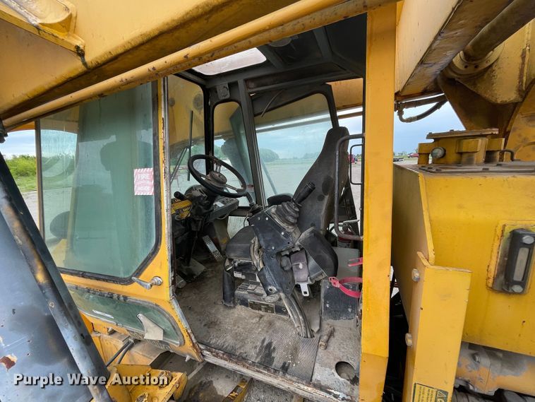 image for item IR9509 1998 Pettibone Cary-lift 304B  material handler