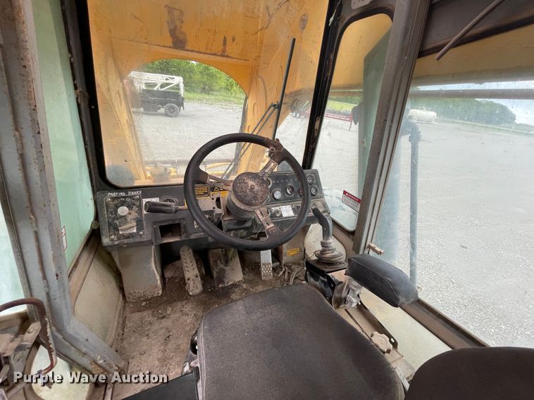 image for item IR9509 1998 Pettibone Cary-lift 304B  material handler