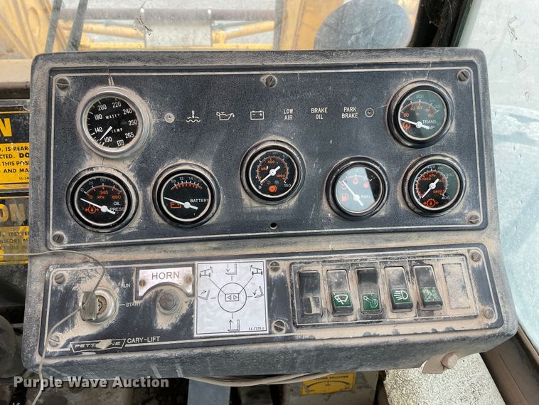 image for item IR9509 1998 Pettibone Cary-lift 304B  material handler