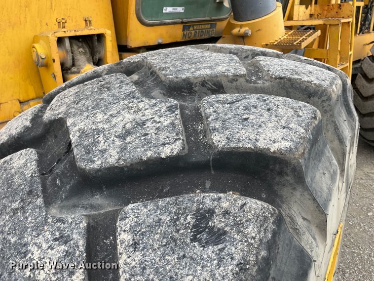 image for item IR9509 1998 Pettibone Cary-lift 304B  material handler