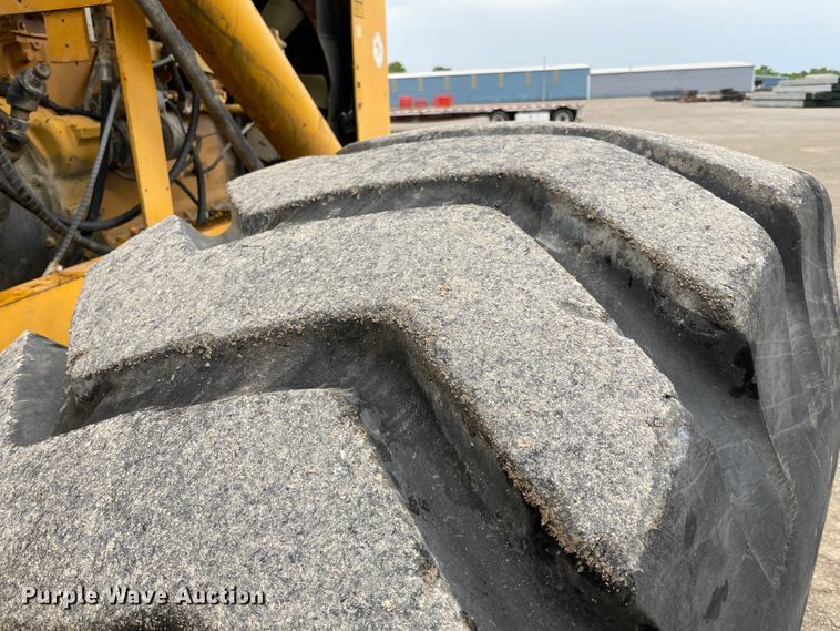 image for item IR9509 1998 Pettibone Cary-lift 304B  material handler