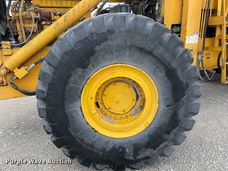 image for item IR9509 1998 Pettibone Cary-lift 304B  material handler