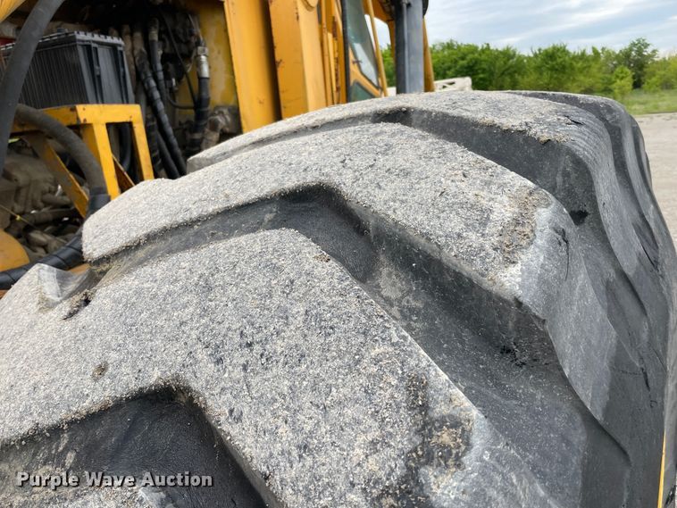 image for item IR9509 1998 Pettibone Cary-lift 304B  material handler