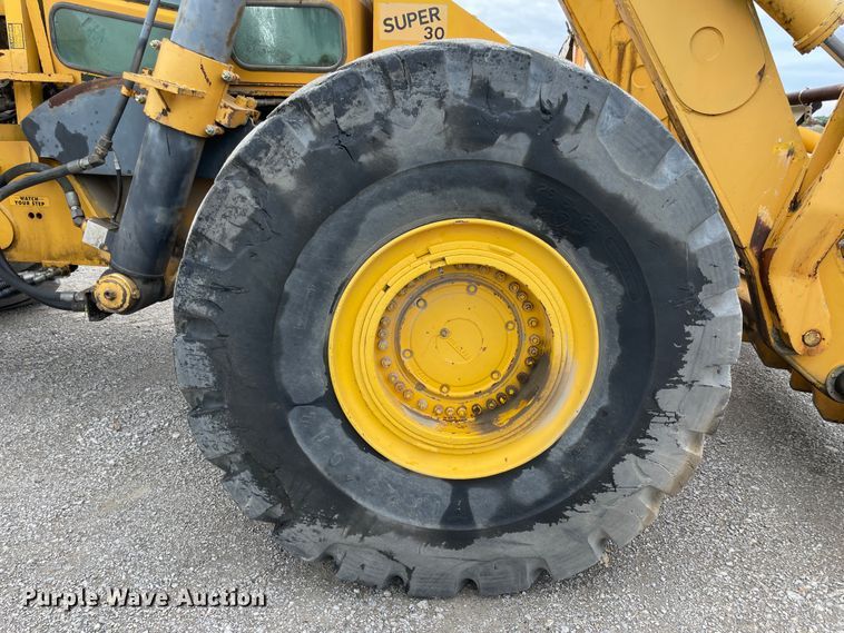 image for item IR9509 1998 Pettibone Cary-lift 304B  material handler